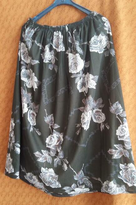 Spódniczka letnia zielona w białe kwiaty midi .Roz.M