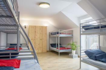 Fajna duża sala (70m2) do wynajęcia (z możliwością noclegu)