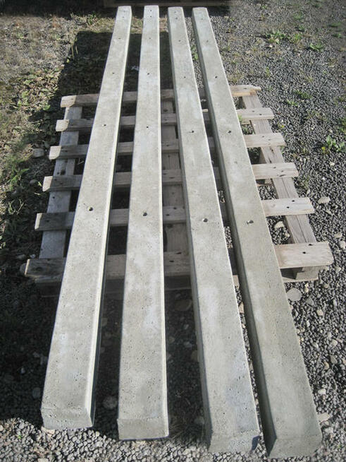 Słupki betonowe do siatki 2,60 m