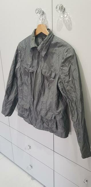 Wiosenno-jesienna kurteczka z defektem