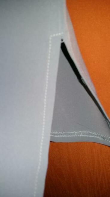 Zielona bluzka w serek lub z dekoltem.Krótki rękaw.Roz.M