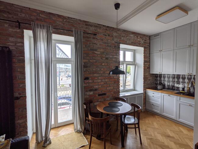 Klimatyczna kawalerka z antresolą