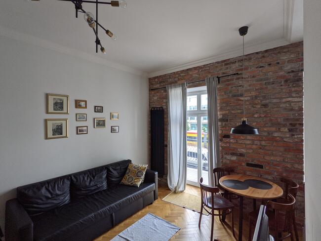 Klimatyczna kawalerka z antresolą