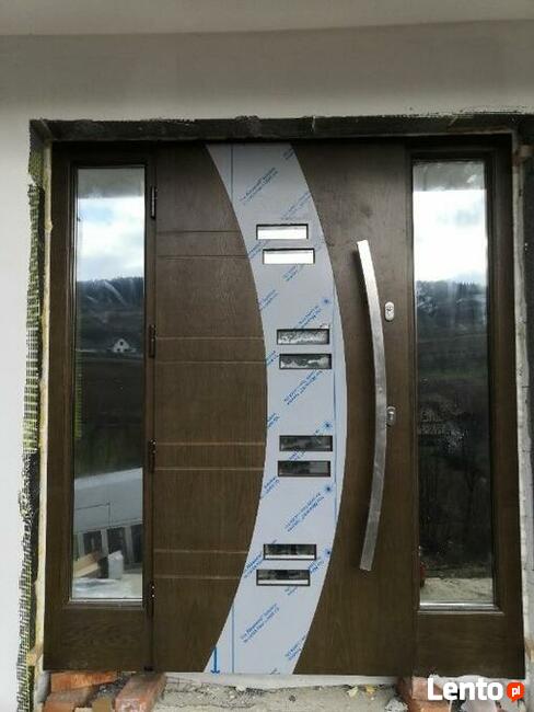 Drewniane drzwi zewnętrzne wejściowe od producenta