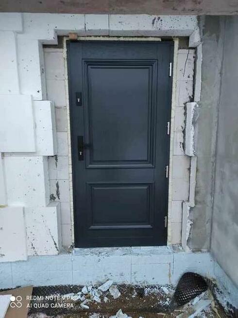 Drewniane drzwi od PRODUCENTA na zamówienie możliwy montaż