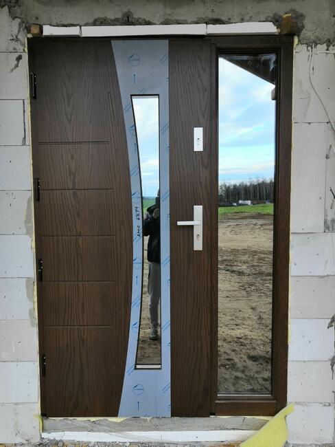 Drewniane drzwi zewnętrzne wejściowe od producenta