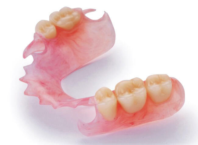 Elastyczne protezy dentystyczne z Acronu Poznań