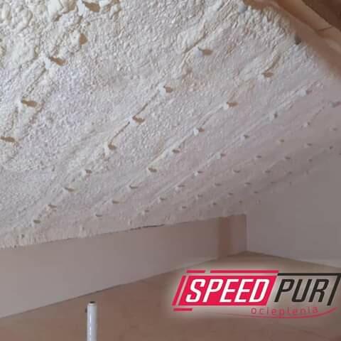 Ocieplanie Poddaszy Piana Pur Dach Strop Wiązary Pniewy