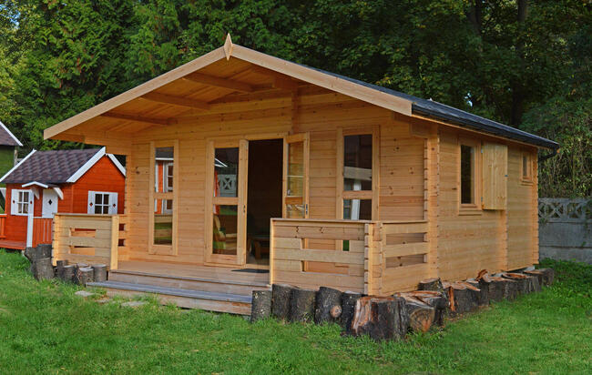 DREWNIANY DOMEK LETNISKOWY WEEKEND 25 + 8 M2