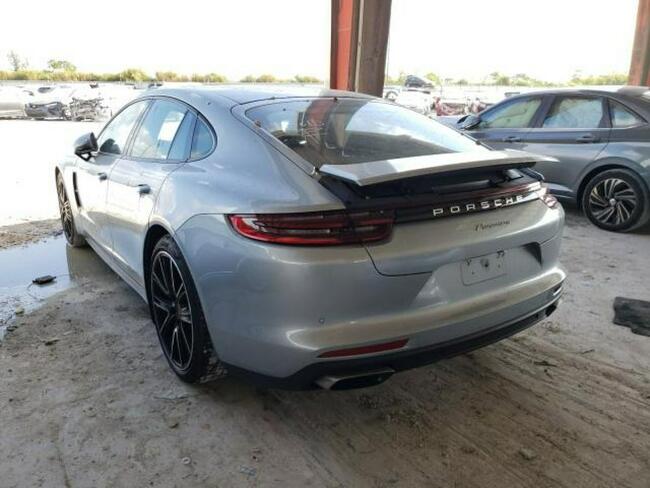 Porsche Panamera 2018, 3.0L, porysowany lakier