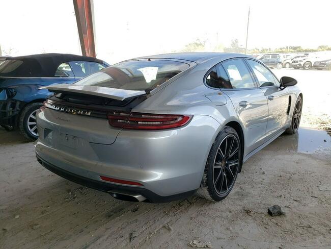 Porsche Panamera 2018, 3.0L, porysowany lakier