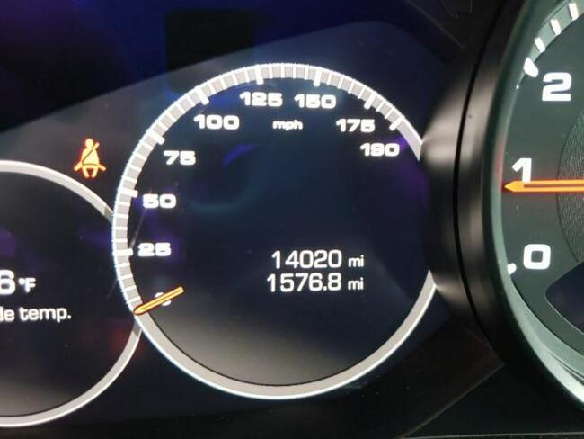 Porsche Panamera 2018, 3.0L, porysowany lakier