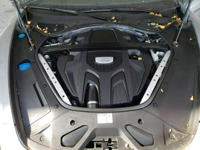Porsche Panamera 2018, 3.0L, porysowany lakier