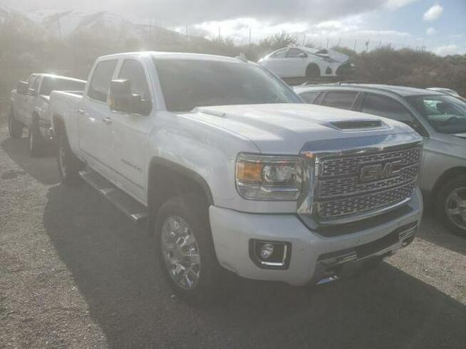 GMC Sierra K2500, 2018, 6.6L, 4x4, Denali, porysowany lakier