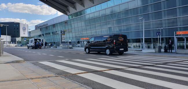 Transport na lotnisko Warszawa Chopina – busy 24/7 | PL & DE
