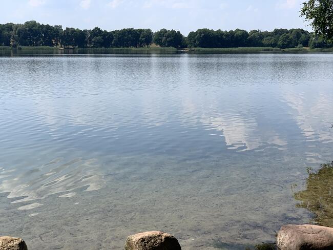 Sprzedam działki nad jeziorem