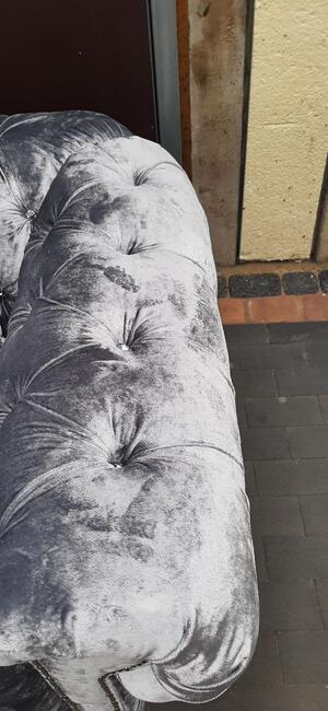 sofa chesterfield srebro glamour kryształki nogi chrom