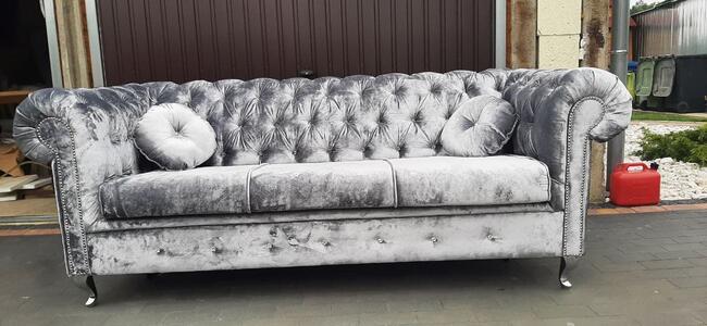 sofa chesterfield srebro glamour kryształki nogi chrom