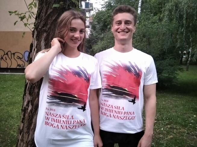 KOSZULKI Z UNIKALNĄ GRAFIKĄ