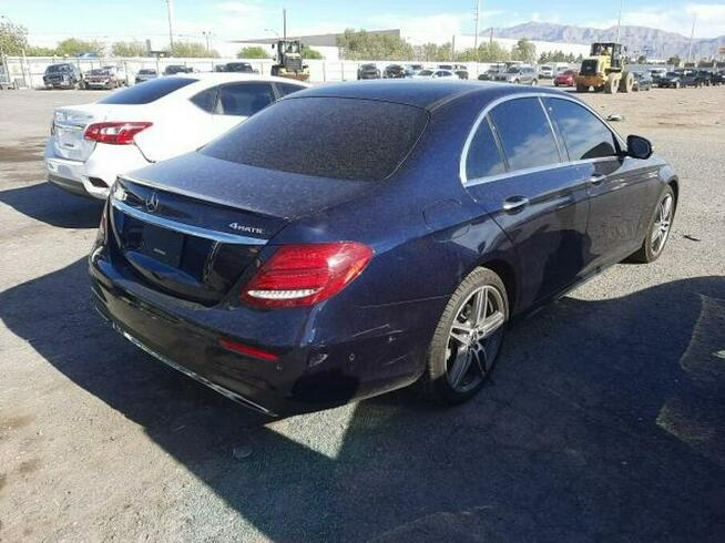 Mercedes E 300 2018, 2.0L, 4x4, porysowany lakier