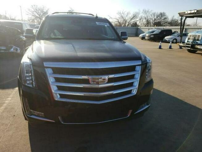 Cadillac Escalade 2016, 6.2L, Luxury, porysowany lakier