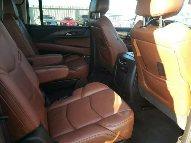 Cadillac Escalade 2016, 6.2L, Luxury, porysowany lakier