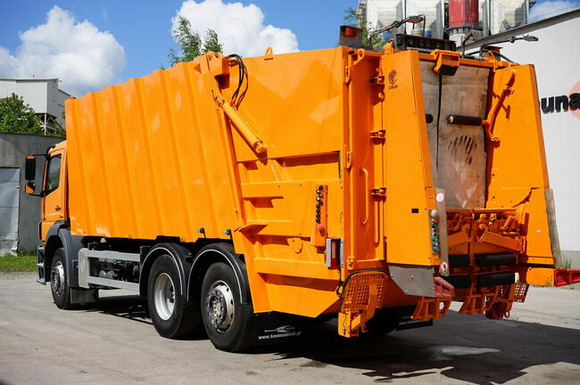 śmieciarka trzyosiowa Mercedes Axor 2533 FAUN 524m3 EURO 5