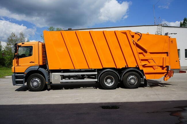 śmieciarka trzyosiowa Mercedes Axor 2533 FAUN 524m3 EURO 5
