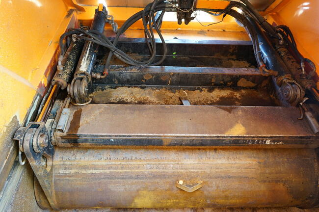 śmieciarka trzyosiowa Mercedes Axor 2533 FAUN 524m3 EURO 5