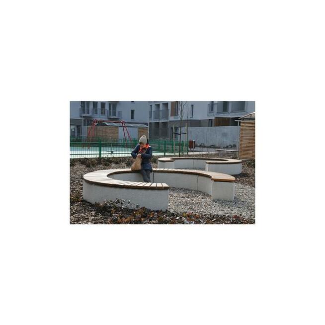 Ławka betonowa łukowa bez oparcia siedzisko drewno 157 cm