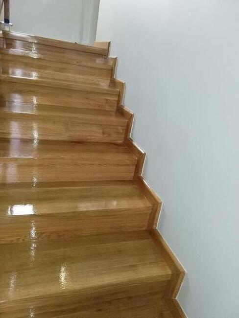 Cyklinowanie renowacja podłogi parkietu schodów