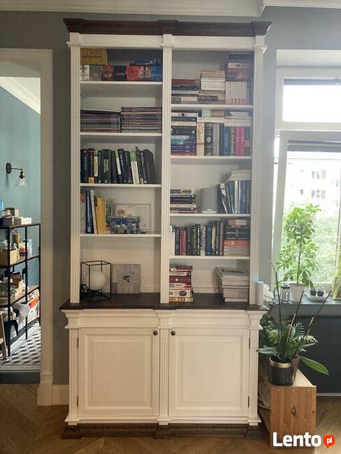 Regał na książki. biblioteczka