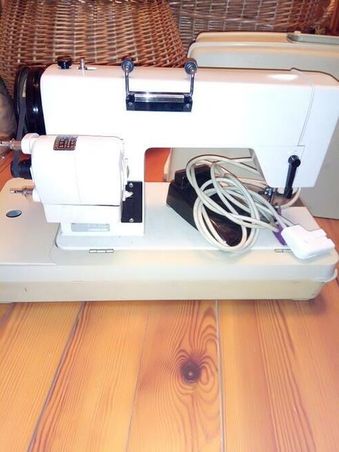 Maszyna do szycia walizkowa