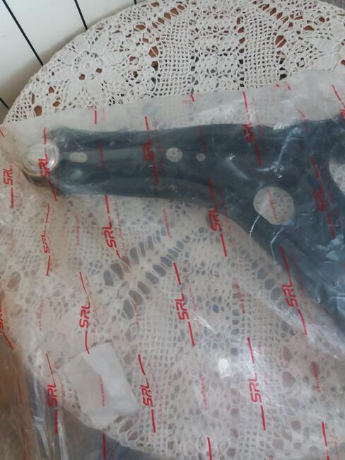 toyota yaris wahacz prawy