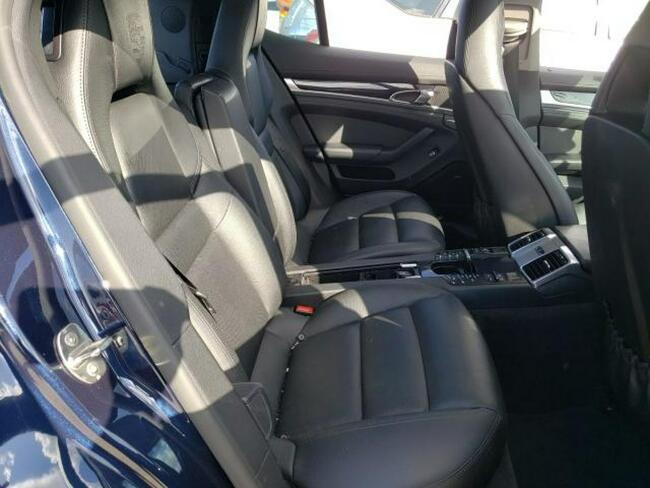 Porsche Panamera 2016, 3.6L, porysowany lakier