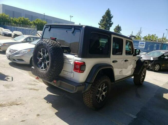 Jeep Wrangler 2021, 3.0L, 4x4, porysowany lakier