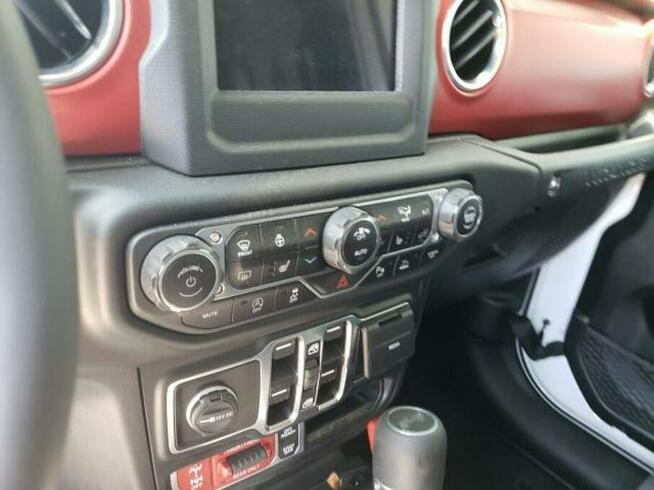 Jeep Wrangler 2021, 3.0L, 4x4, porysowany lakier