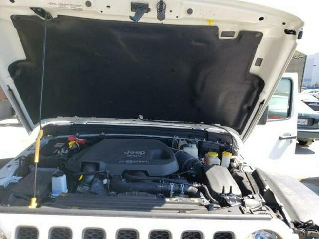 Jeep Wrangler 2021, 3.0L, 4x4, porysowany lakier