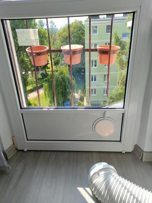 Przystosowanie okna do klimatyzatora wewnętrznego szklarz