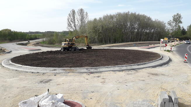 Usługi koparką, koparko-ładowarką, wywrotka, ziemia i inne