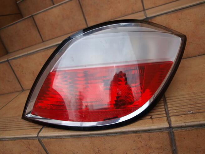 Opel Astra H lampa prawa tył 2004 - 2008r (europa)
