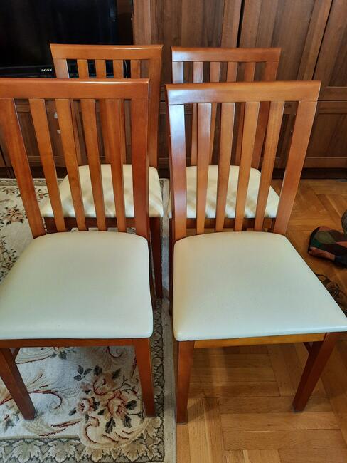 Sprzedam stół i 4 krzesła.