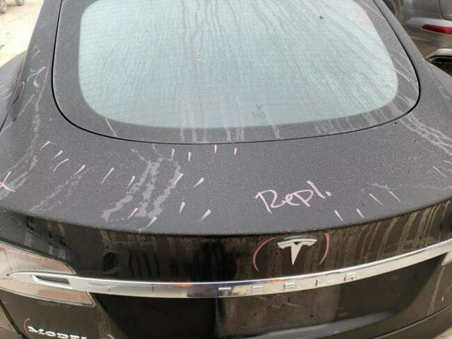 Tesla Model S 2016, 60D, po gradobiciu