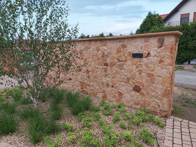 Kamień na ogrodzenie