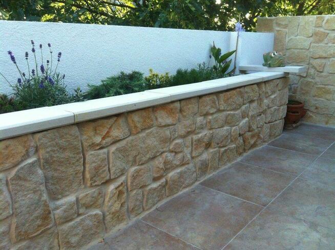 Kamień na ogrodzenie