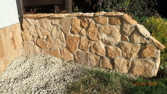 Kamień na ogrodzenie