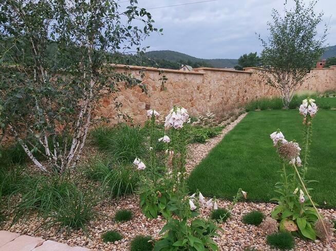 Kamień na ogrodzenie