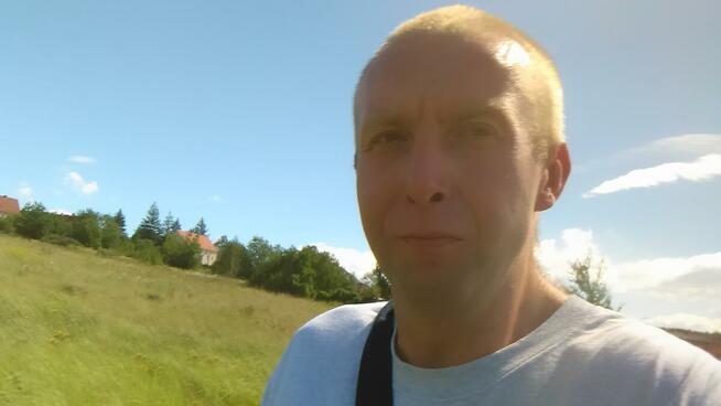 POSZUKUJE PRACY