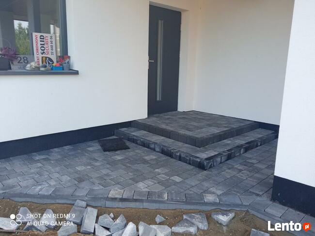 Ukladaninie kostki brukoweje