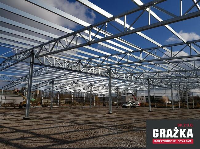 Hala magazyn garaż z płyty warstwowej konstrukcje stalowe